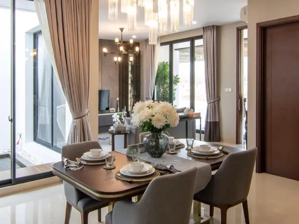 The Mahogany Residence - Elegant Dining Area